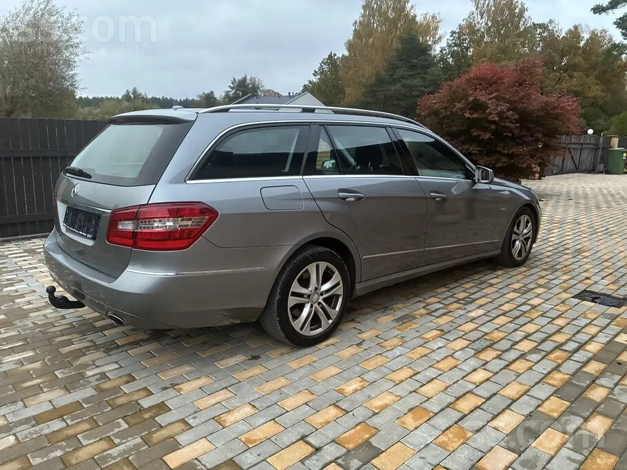 Mercedes-Benz E300 2010 photo 3