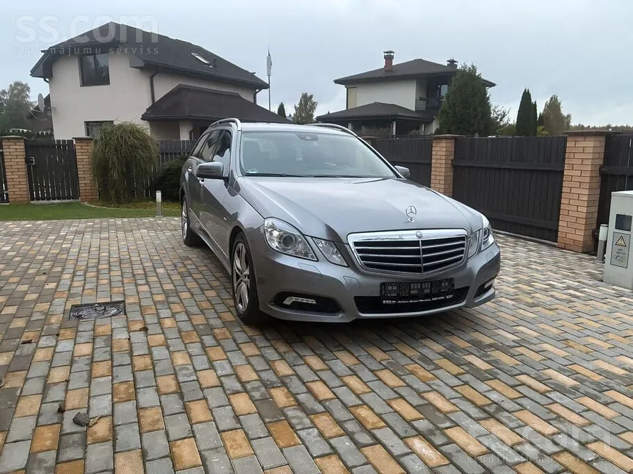 Mercedes-Benz E300 2010 photo 2