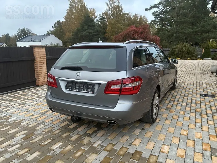 Mercedes-Benz E300 2010 photo 4