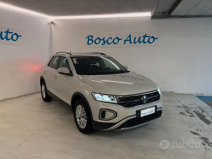 Volkswagen T-Roc 2023 photo 2