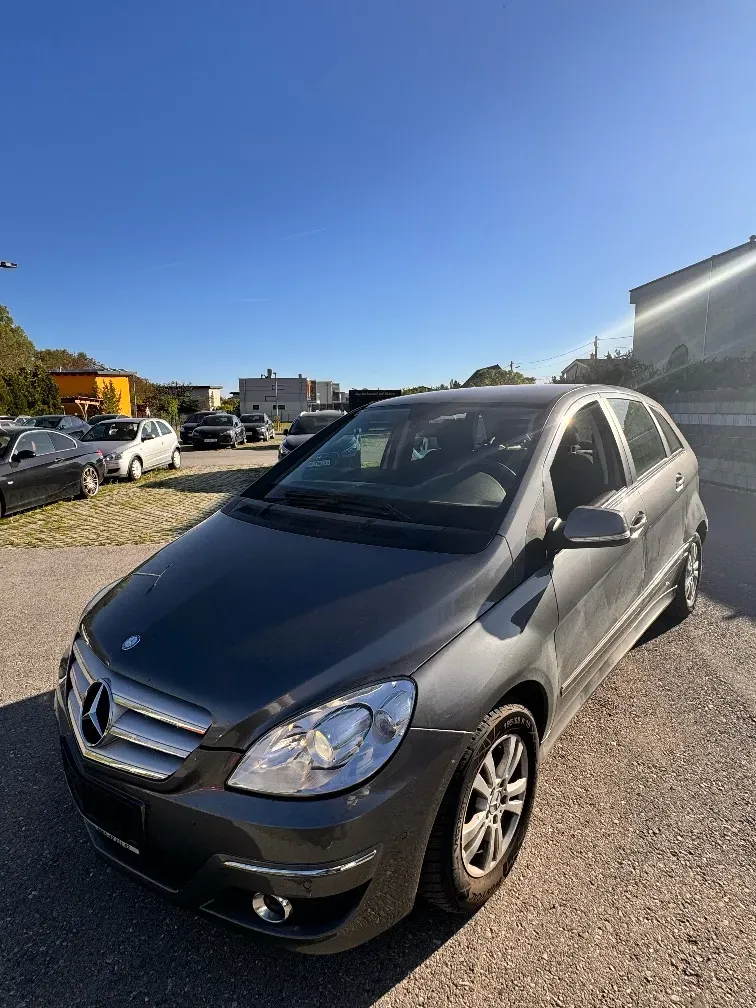 Mercedes-Benz B-Class 2010 photo 3