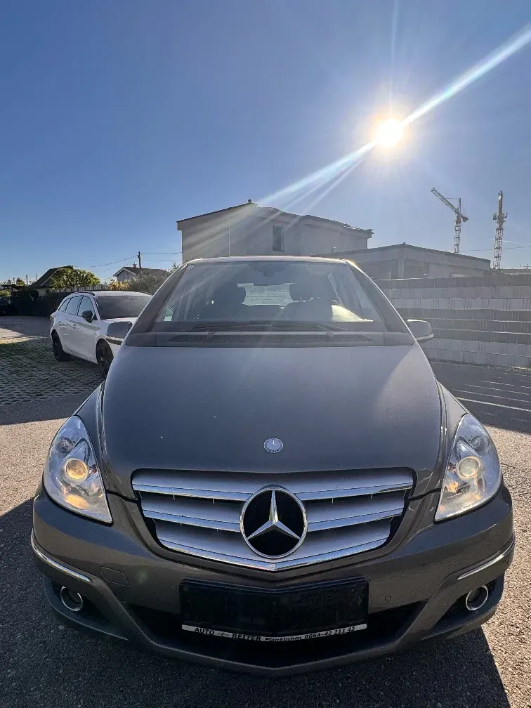 Mercedes-Benz B-Class 2010 photo 2