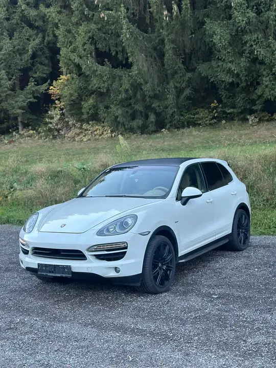 Porsche Cayenne 2011 photo 2