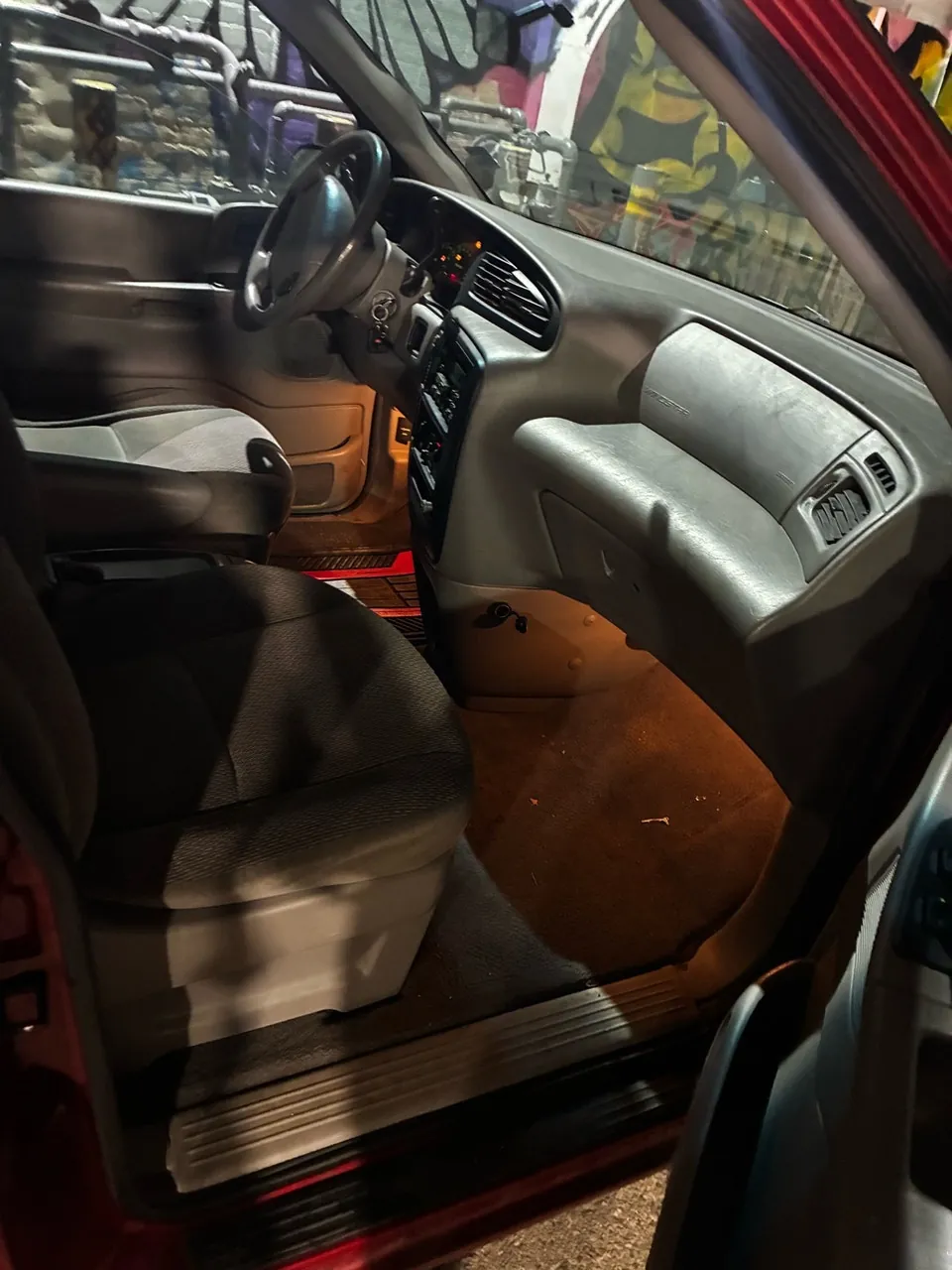 Ford Windstar 2000 photo 2