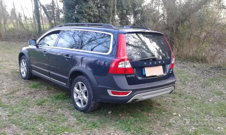 Volvo Xc70 2011 photo 2