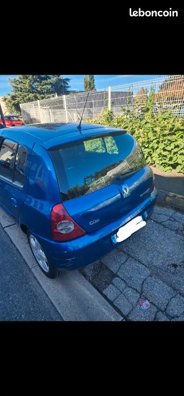 Renault Clio 2009 photo 2