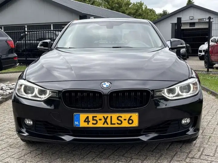 BMW 320I 2012 photo 2