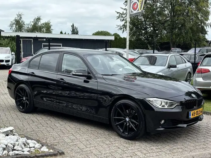 BMW 320I 2012 photo 3