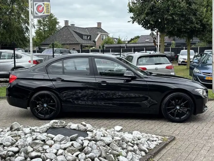 BMW 320I 2012 photo 4