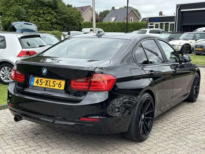 BMW 320I 2012 photo 5