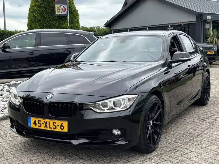 BMW 320I