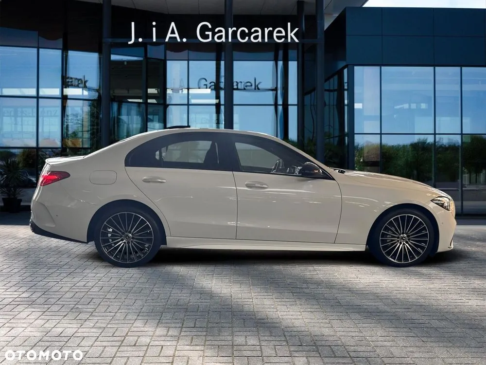 Mercedes-Benz C-Class 2025 photo 4