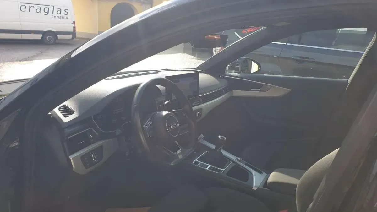 Audi A4 2020 photo 2