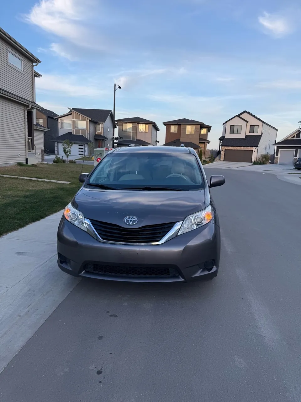 Toyota Sienna 2012 photo 2