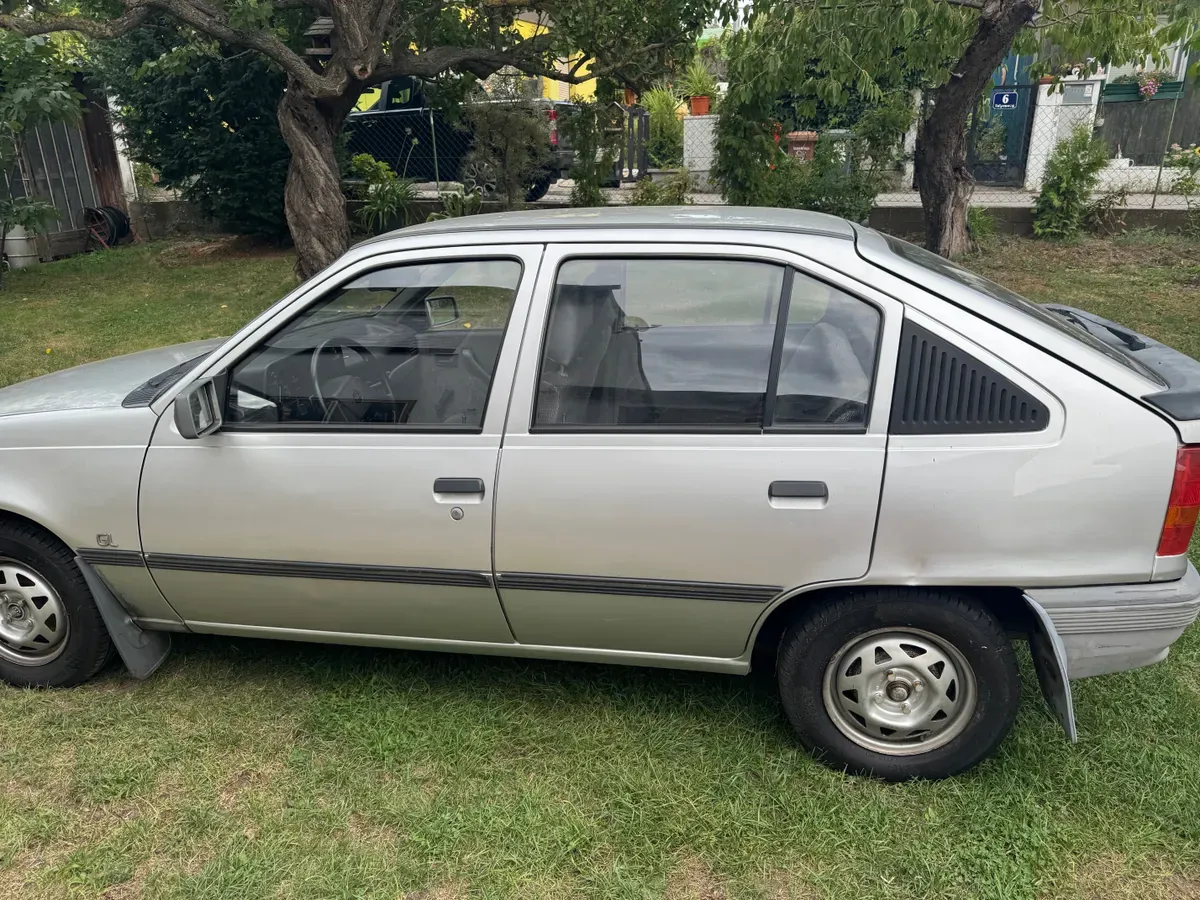 Opel Kadett 1987 photo 2
