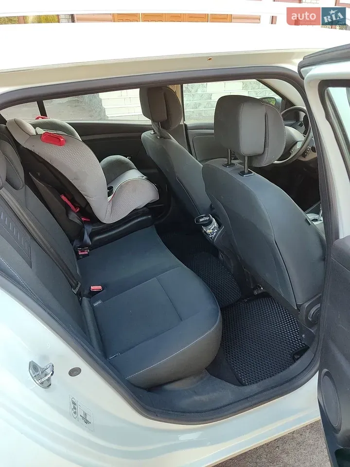 Renault Megane 2010 photo 5