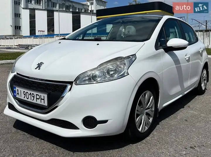 Peugeot 208 2013 photo 3