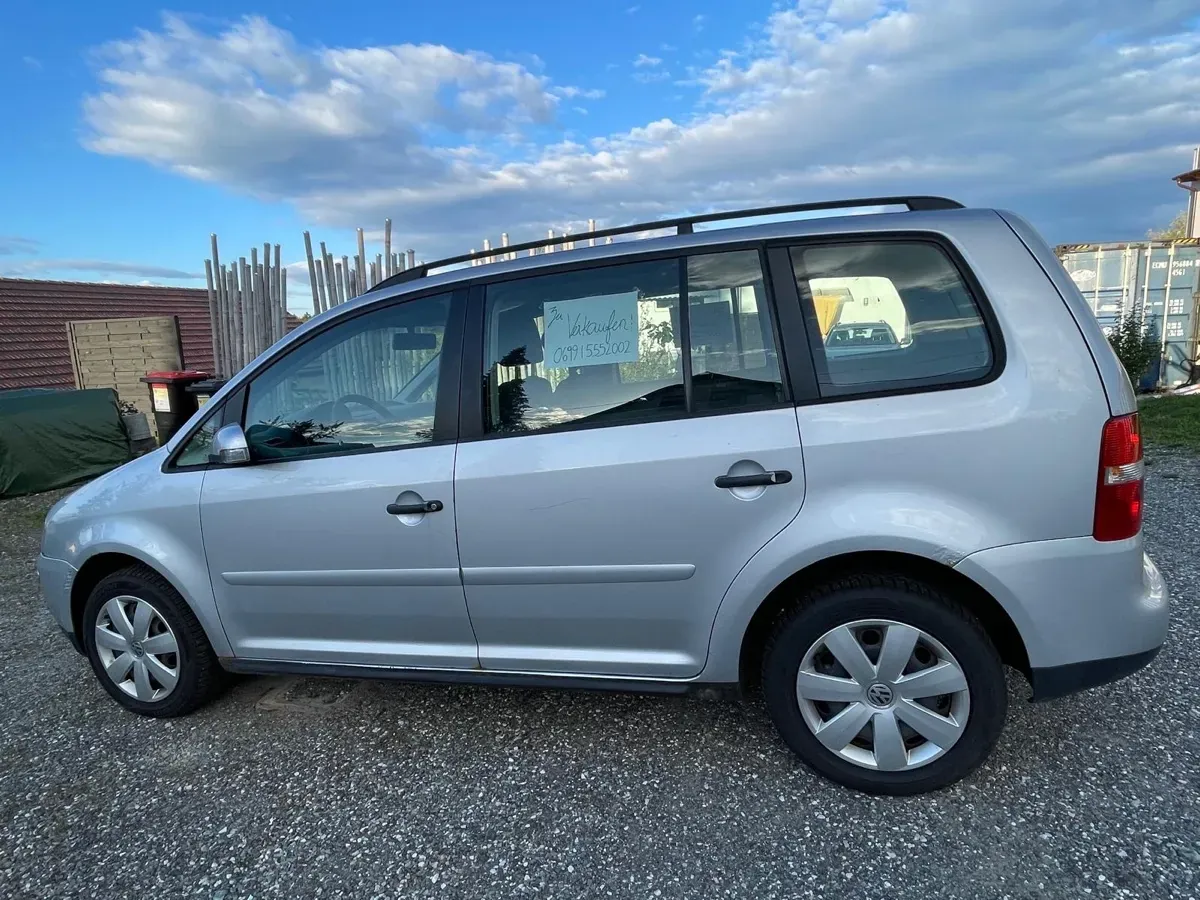 Volkswagen Touran 2006 photo 2