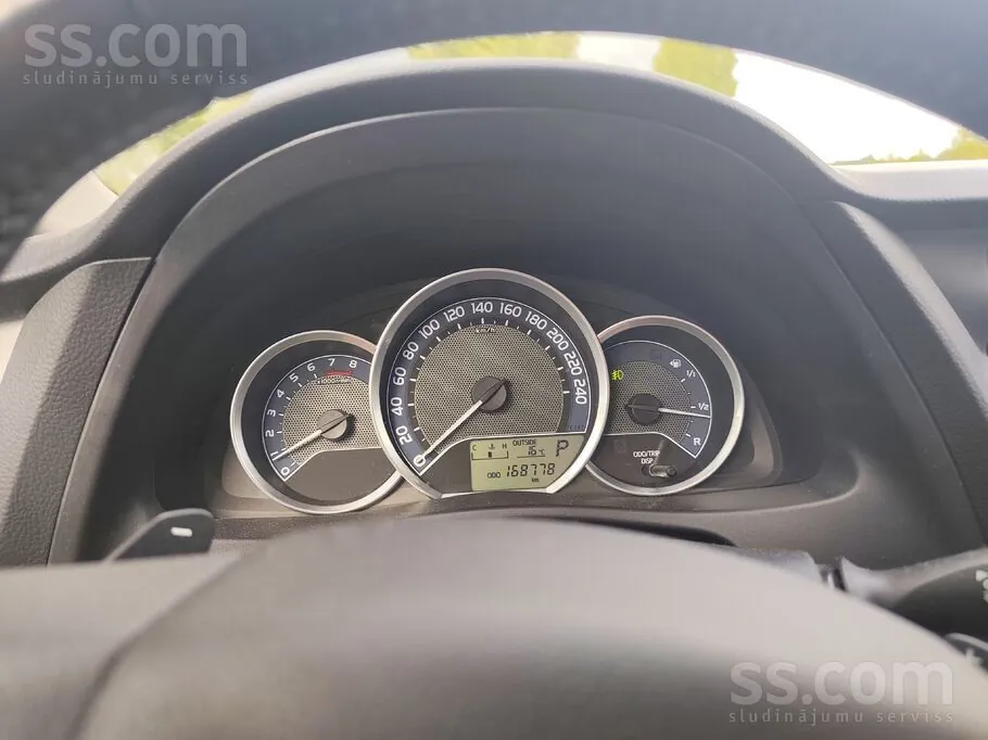 Toyota Auris 2014 photo 5