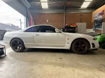 Nissan Skyline 1996 photo 2