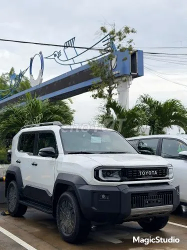Toyota Land Cruiser Fj 2026 photo 2