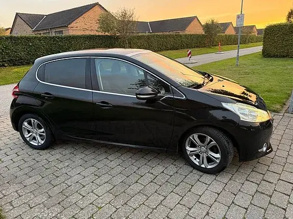 Peugeot 208 2015 photo 4