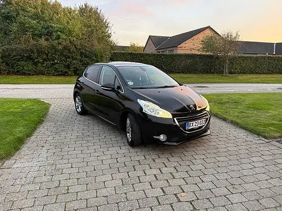 Peugeot 208 2015 photo 2
