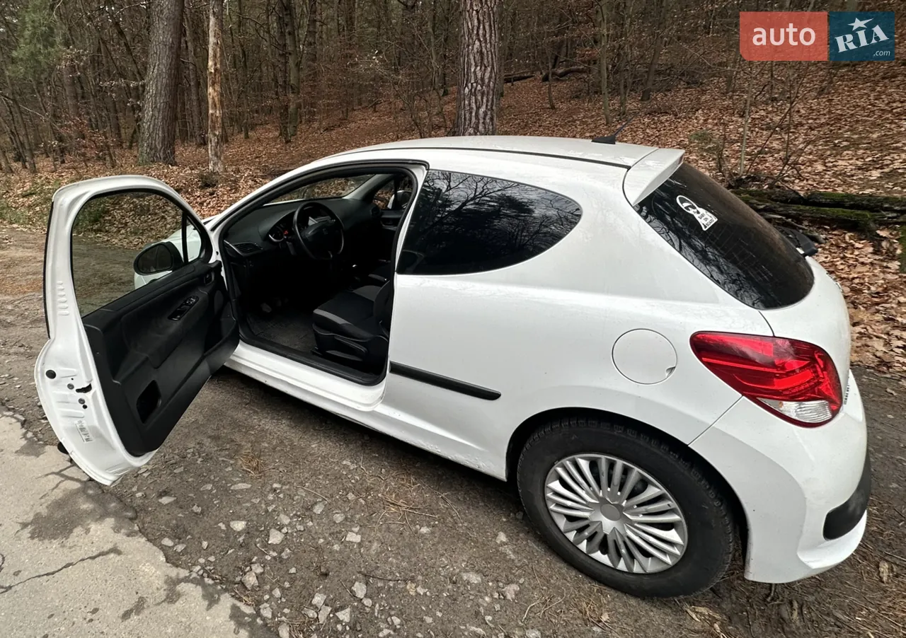 Peugeot 207 2008 photo 3