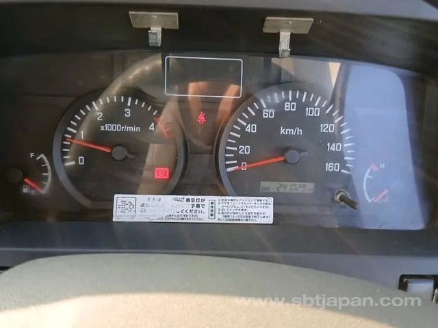Isuzu Elf 2015 photo 2