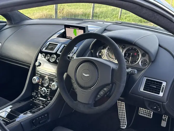 Aston Martin Vantage 2014 photo 5