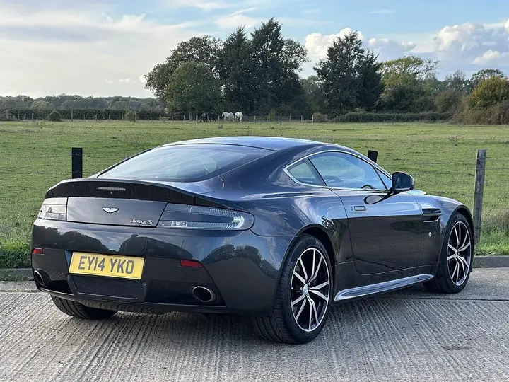 Aston Martin Vantage 2014 photo 3