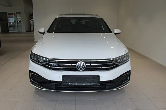 Volkswagen Passat 2021 photo 2