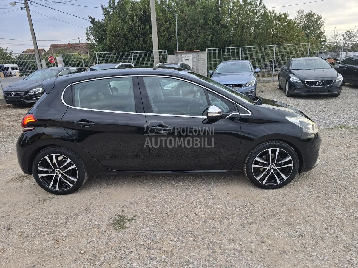 Peugeot 208 2015 photo 4