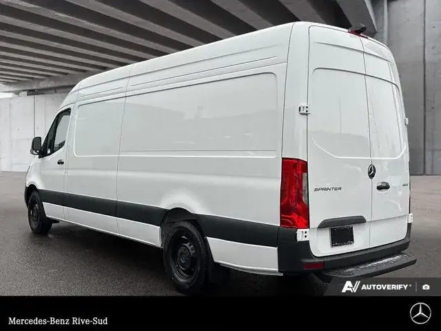 Mercedes-Benz Sprinter 2026 photo 3