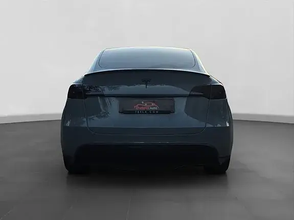 Tesla Model Y 2023 photo 4