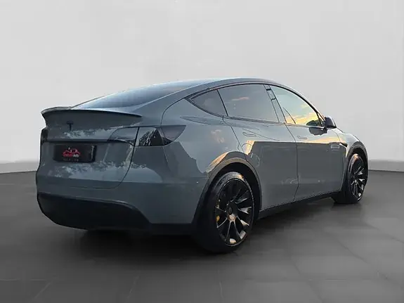 Tesla Model Y 2023 photo 5