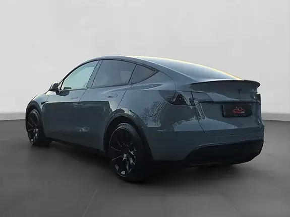 Tesla Model Y 2023 photo 3