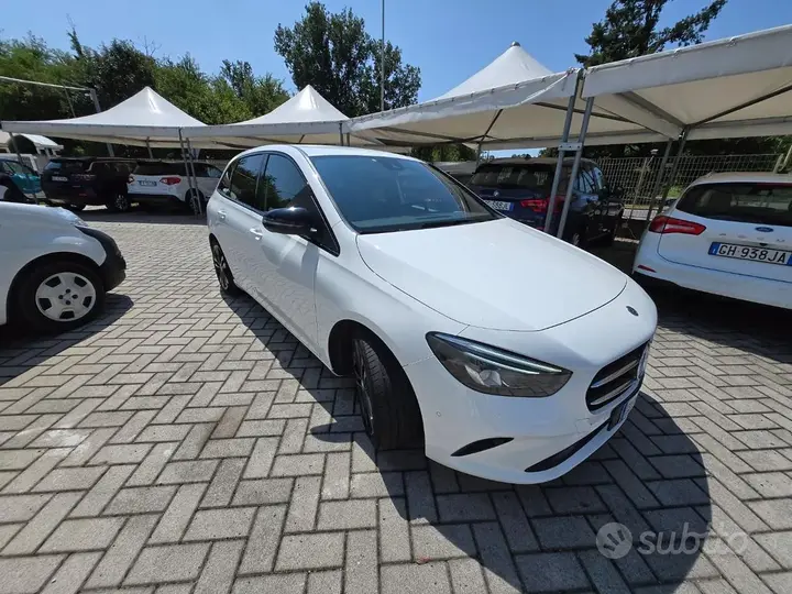 Mercedes-Benz B 200