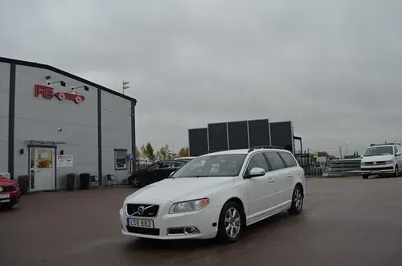 Volvo V70 2011 photo 2
