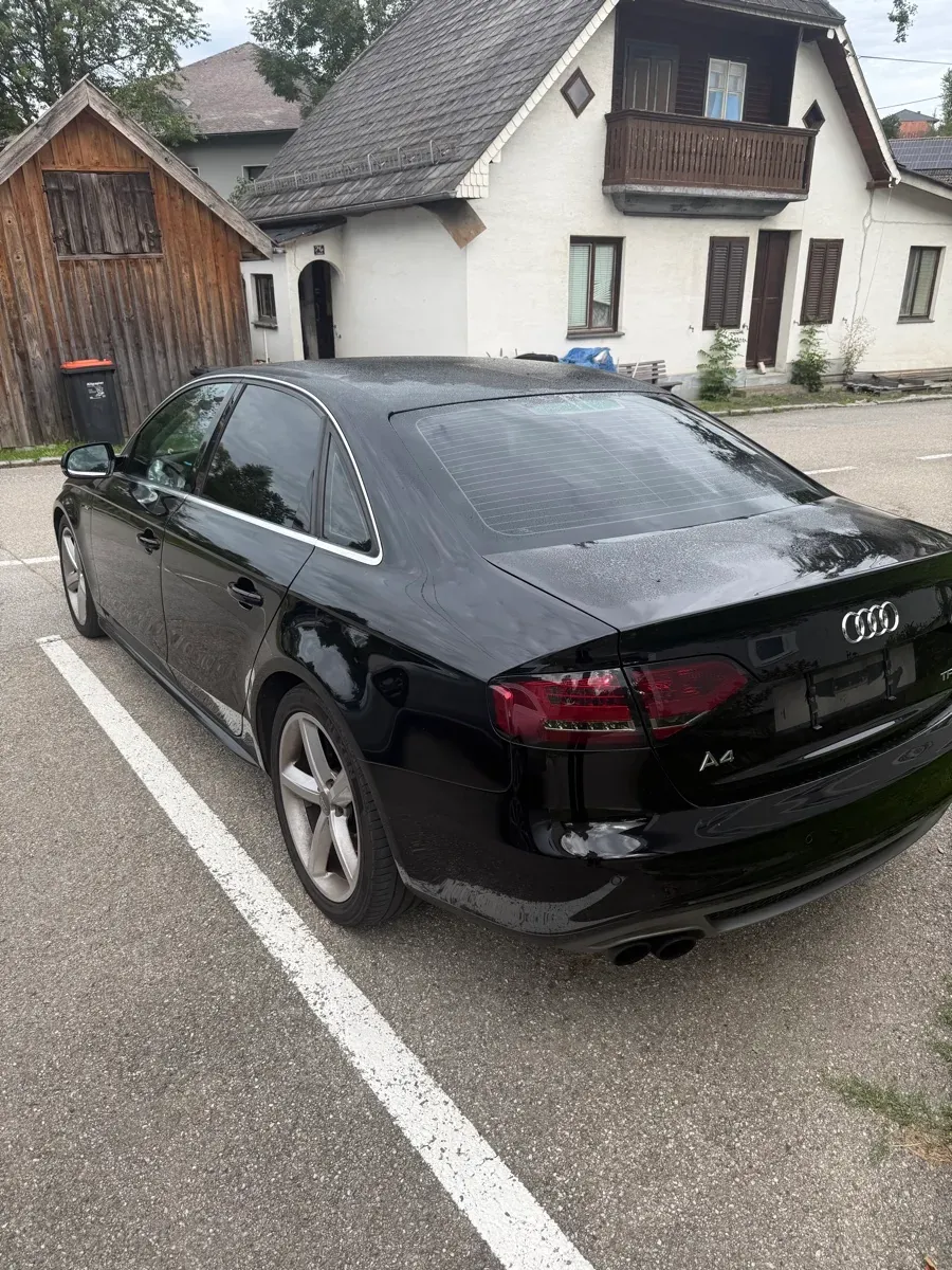 Audi A4 2011 photo 2