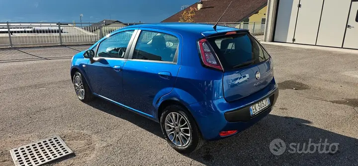 Fiat Punto 2011 photo 3