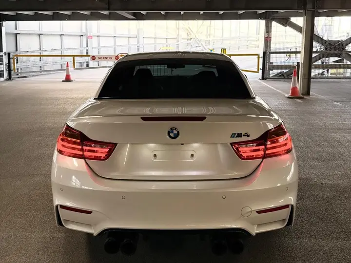 BMW M4 2015 photo 3