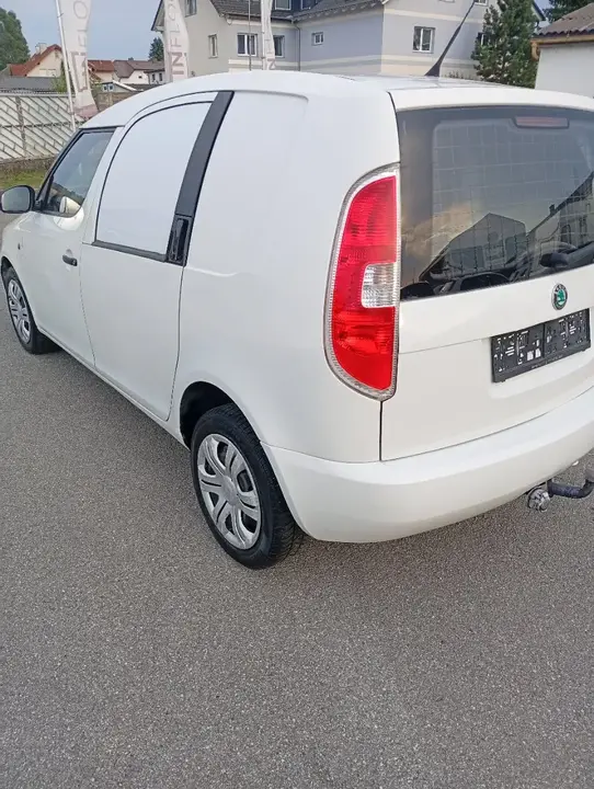 Skoda Roomster 2011 photo 2