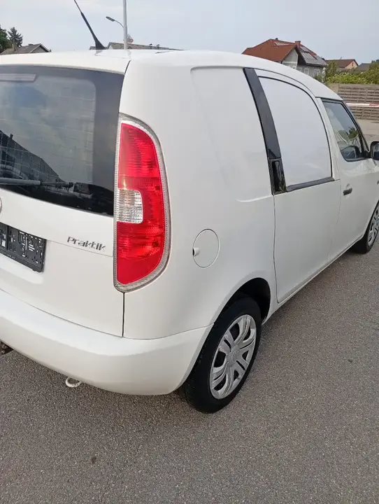 Skoda Roomster 2011 photo 3