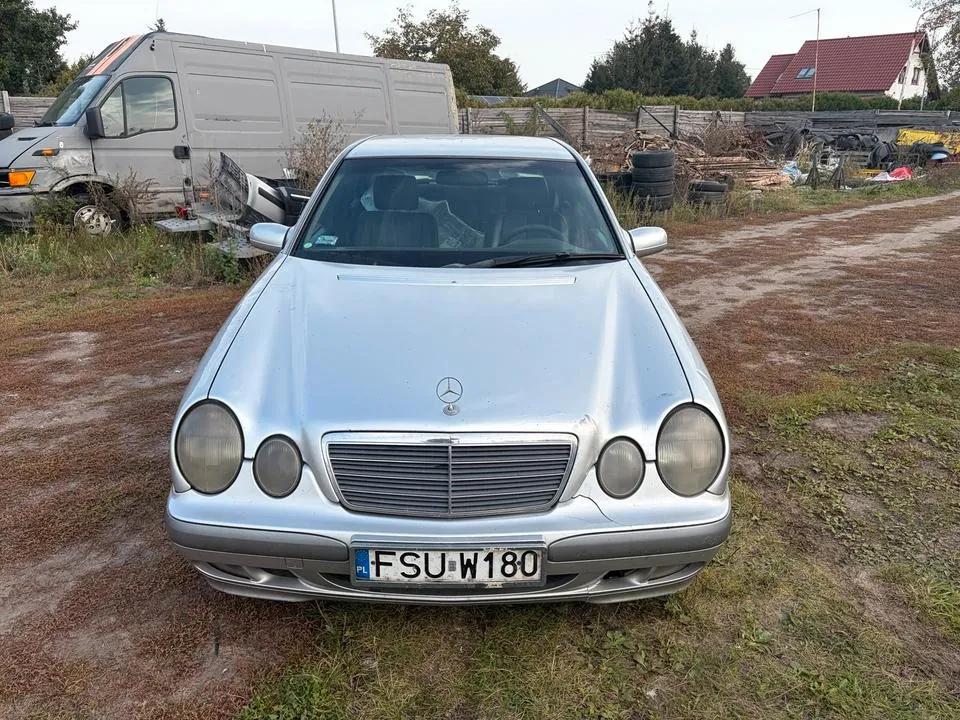 Mercedes-Benz W210