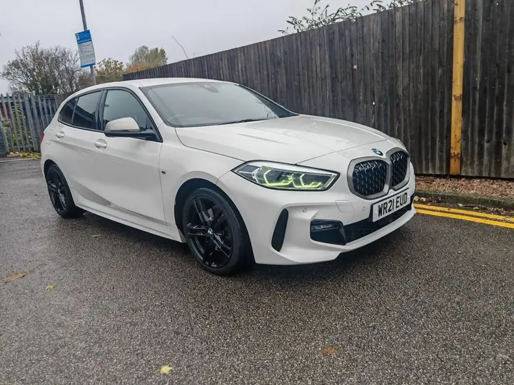BMW 1 Series 2021 photo 2