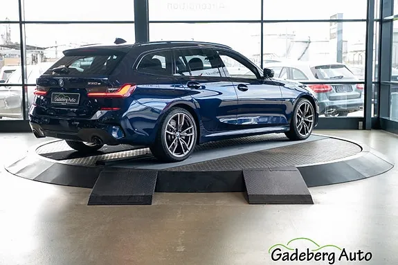 BMW 330E 2022 photo 2