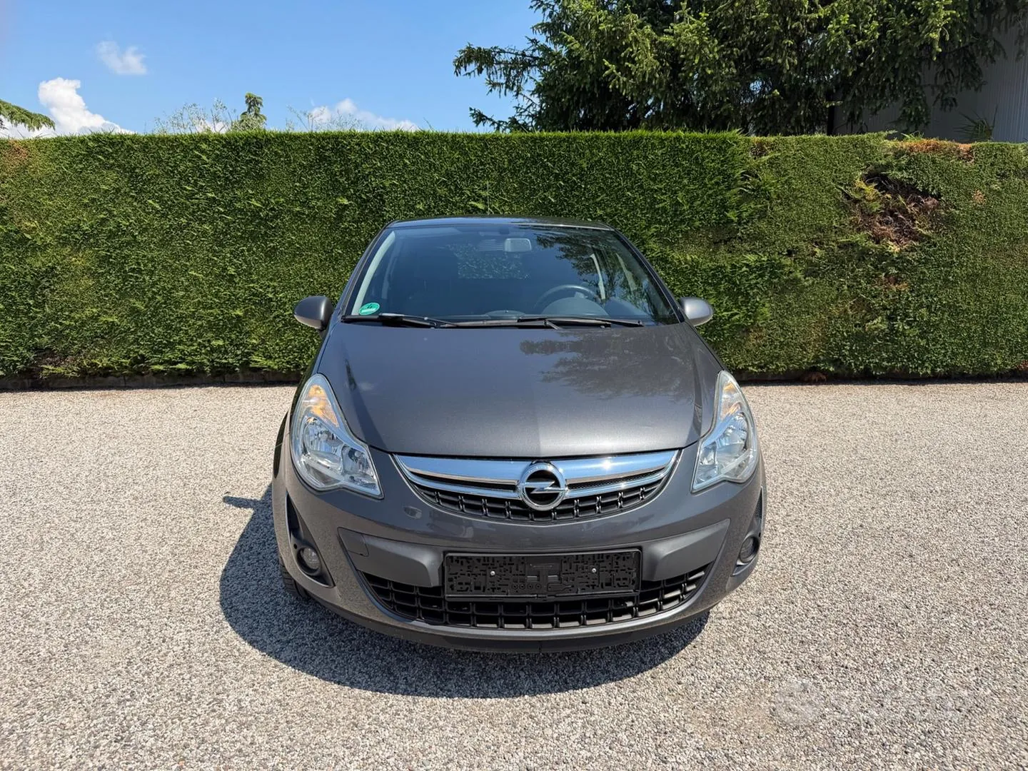 Opel Corsa 2011 photo 2