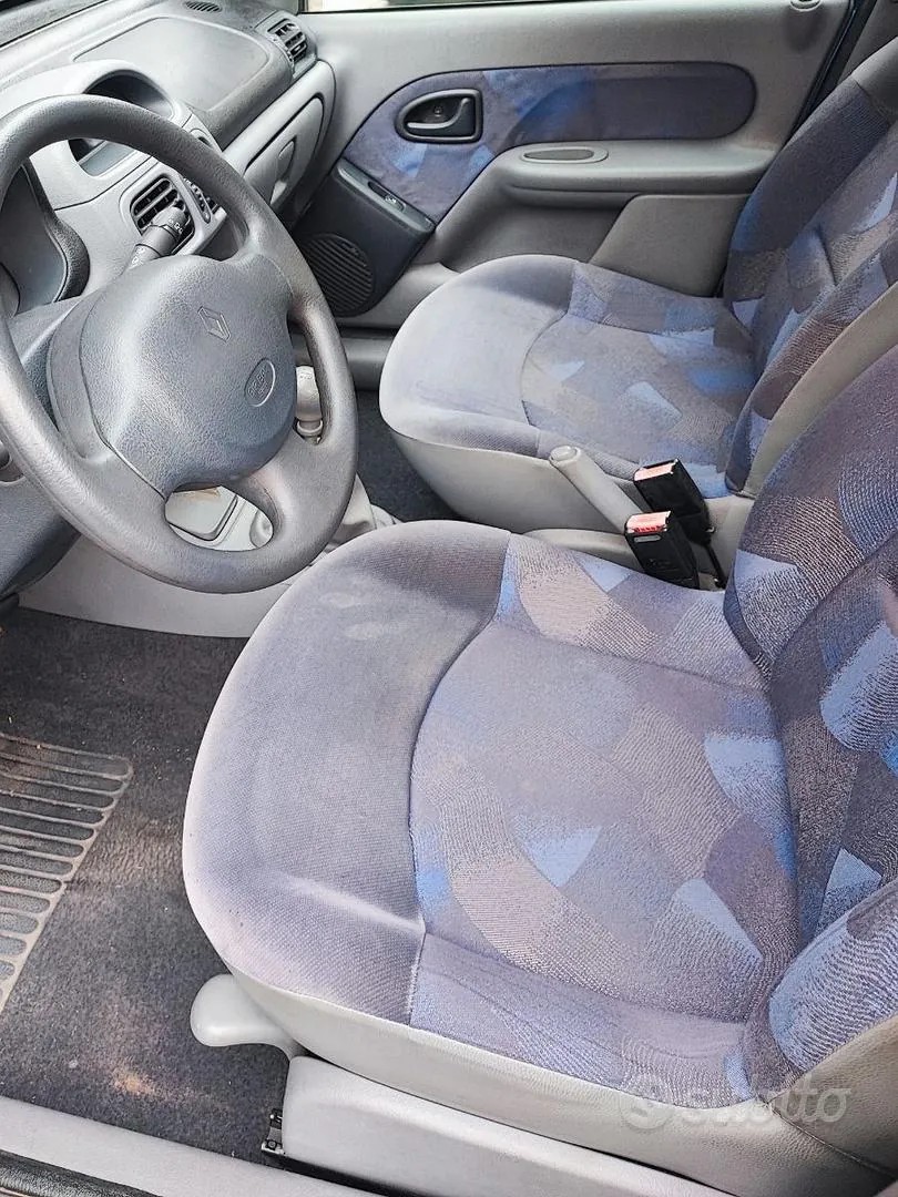 Renault Clio 1999 photo 3