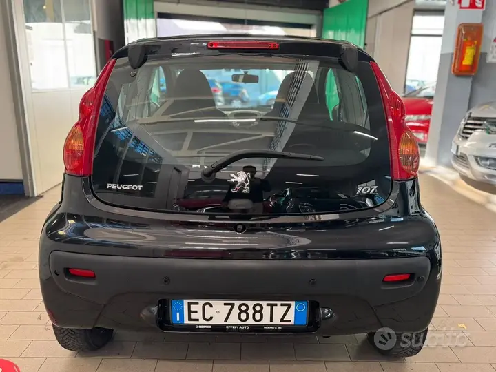 Peugeot 107 2010 photo 5